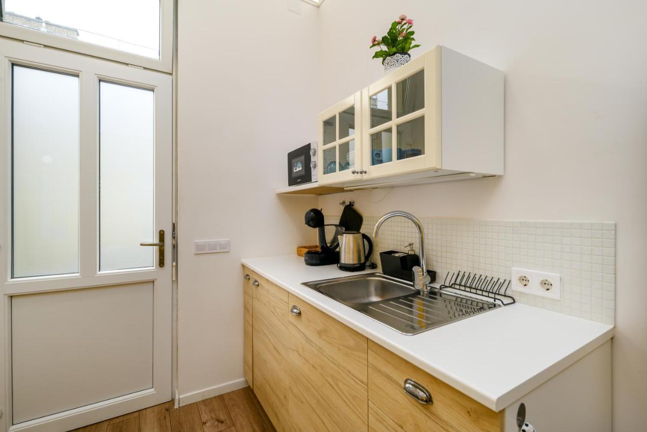 Stylish Yellow Suite In The Heart Of Budapeszt Zewnętrze zdjęcie
