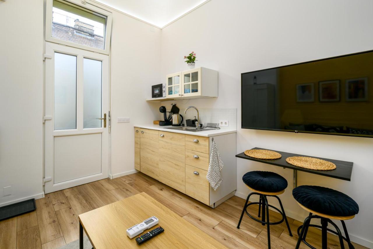 Stylish Yellow Suite In The Heart Of Budapeszt Zewnętrze zdjęcie