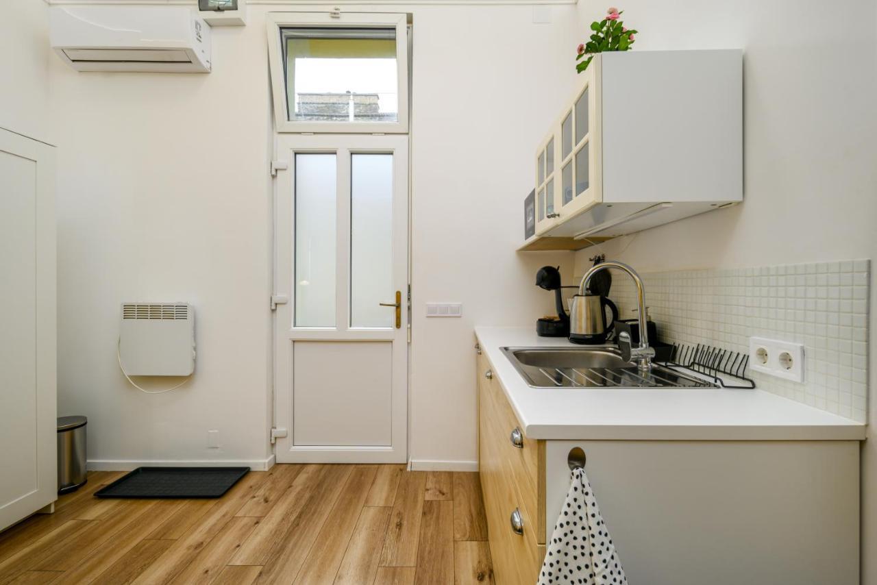 Stylish Yellow Suite In The Heart Of Budapeszt Zewnętrze zdjęcie